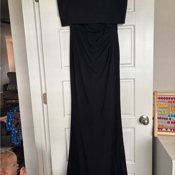 Vince Camuto Ruched Off the Shoulder Black Gown size- 6 - Picture 3 of 14